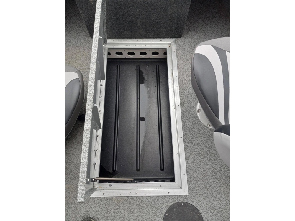 2023 Legend 18 Xte Sport With Mercury 90 Elpt 4-stroke And Glide-on Trailer alt