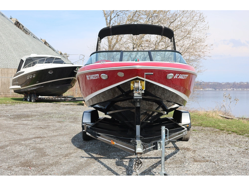 Regal 2100 2017 alt