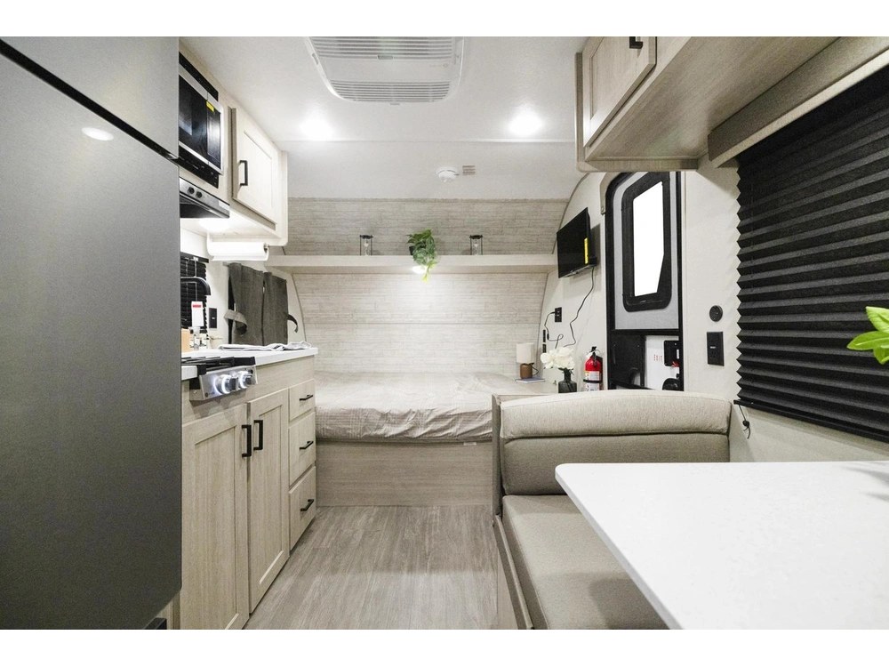 2025 Forest River Aurora 15rbx alt