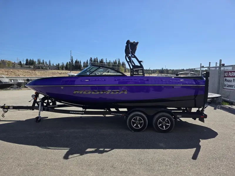 2016 Moomba Craz Surf thumbnail 4