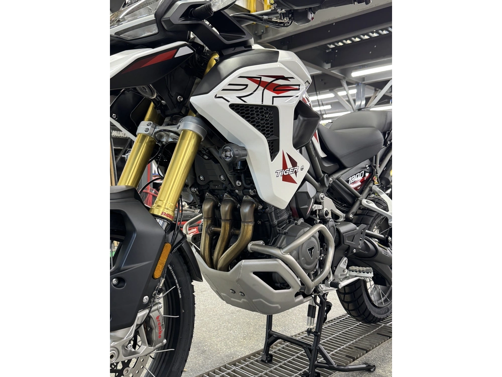 Triumph Tiger 1200 Desert Ed 2026 alt