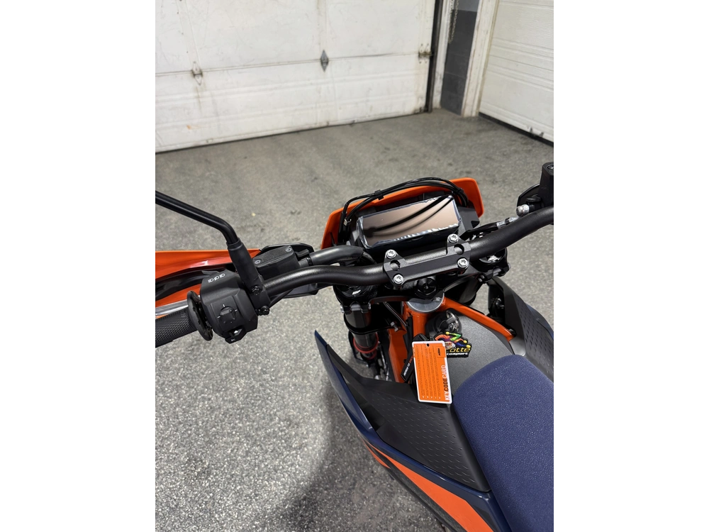 2026 Ktm 690 Smc R alt
