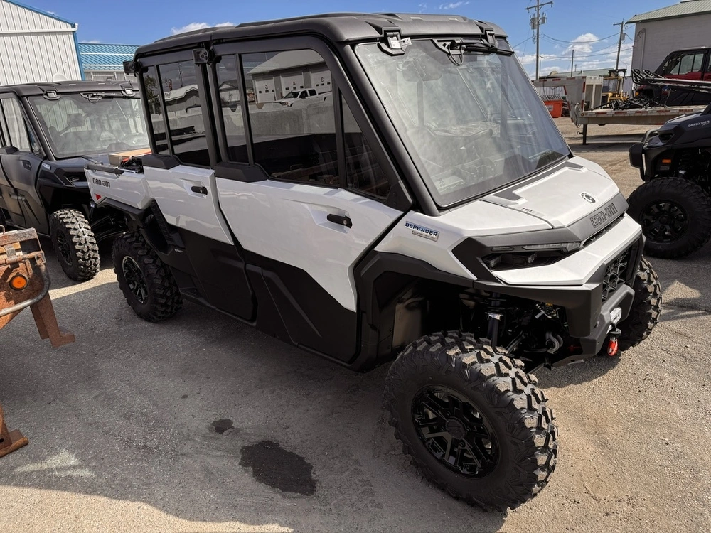 2026 Can-am 6mte Def Max Ltd 65 Hd11 Wh Hb 26 alt