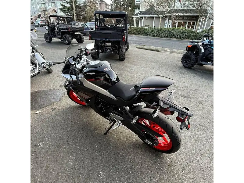 2026 CFMOTO CFMOTO 300 SS thumbnail 2