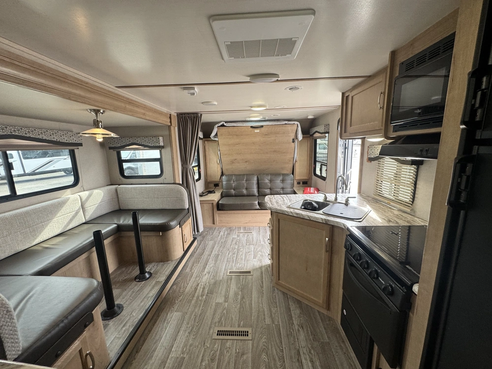 Winnebago Minnie 2201ds 2020 alt