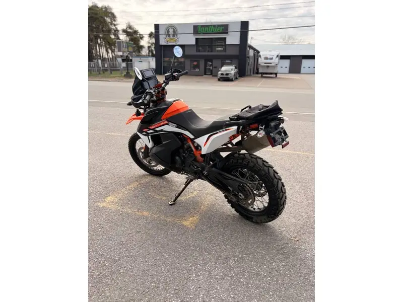 2022 KTM 890 ADV R