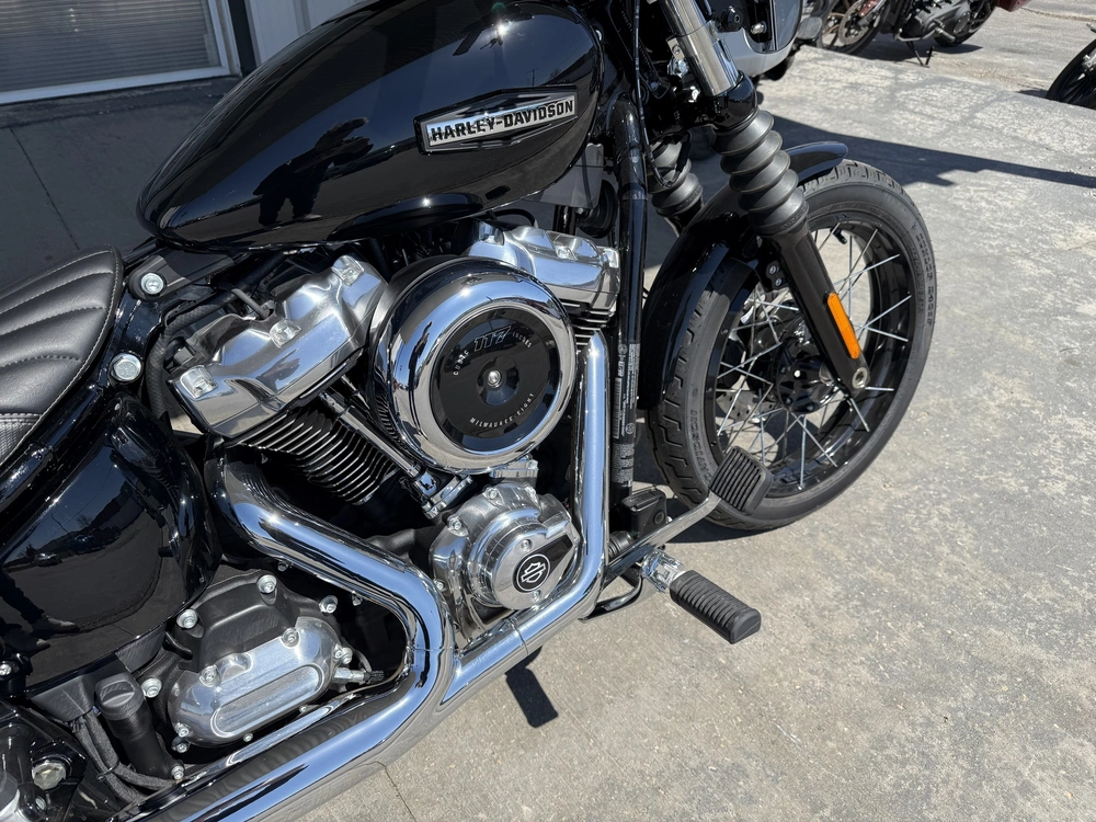 2025 Harley-davidson Street Bob *new Bike. Clearance Price.* alt