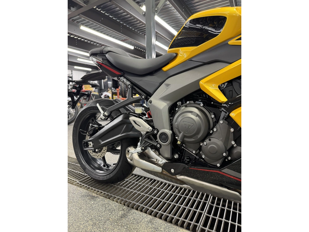 Triumph Daytona 660 Jaune 2026 alt