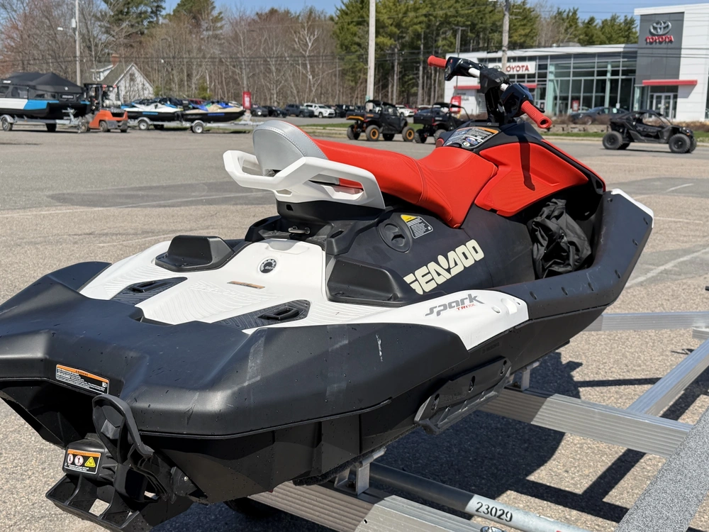 2025 Brp Spark Trixx 90 Aud Wh 3up alt