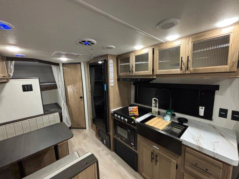2026 Cherokee Grey Wolf 22mkse alt