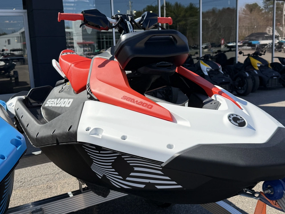 2026 Brp Spark Trixx For 3 90 Hp (sound System) (canada) alt