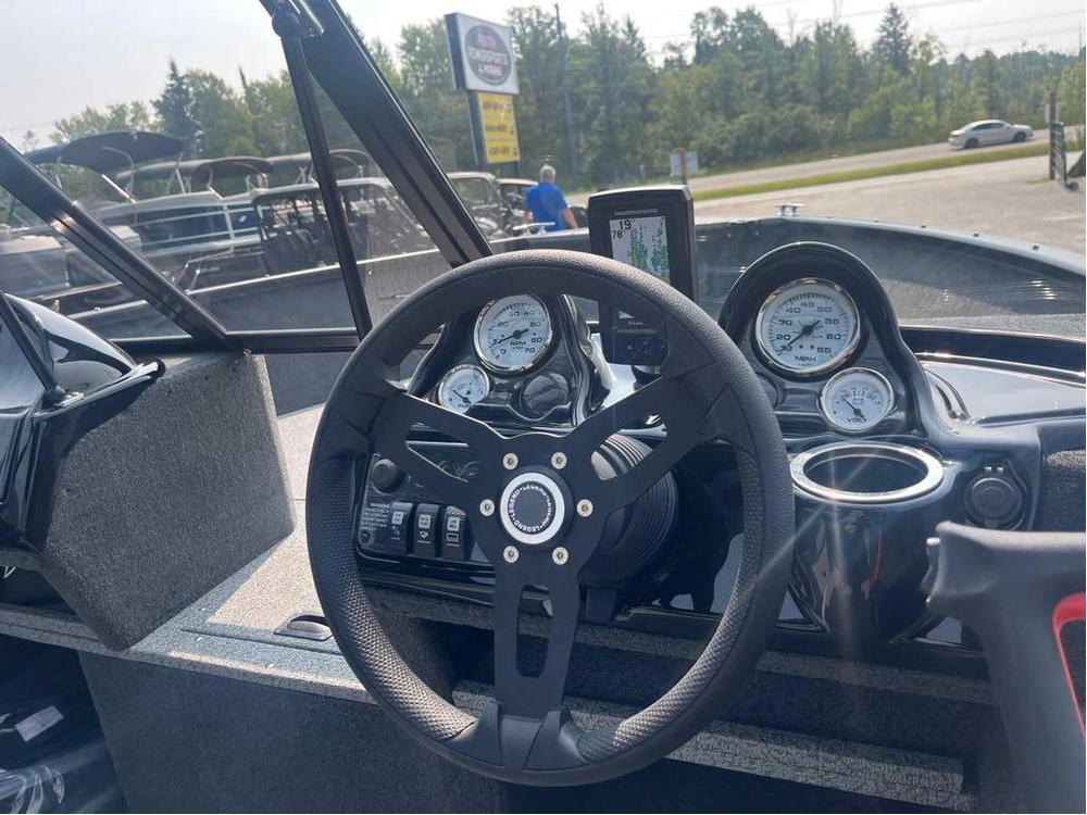 2023 Legend 18 Xte Sport With Mercury 90 Elpt 4-stroke And Glide-on Trailer alt