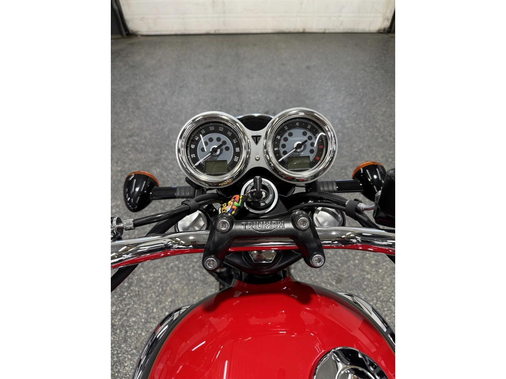Triumph Bonneville T100 2026 alt