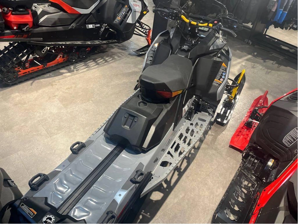 2026 Ski-doo Mxz Adrenaline W/blizzard Pkg 850 E-tec 137 With Ice Ripper Xt 1.25" Track alt
