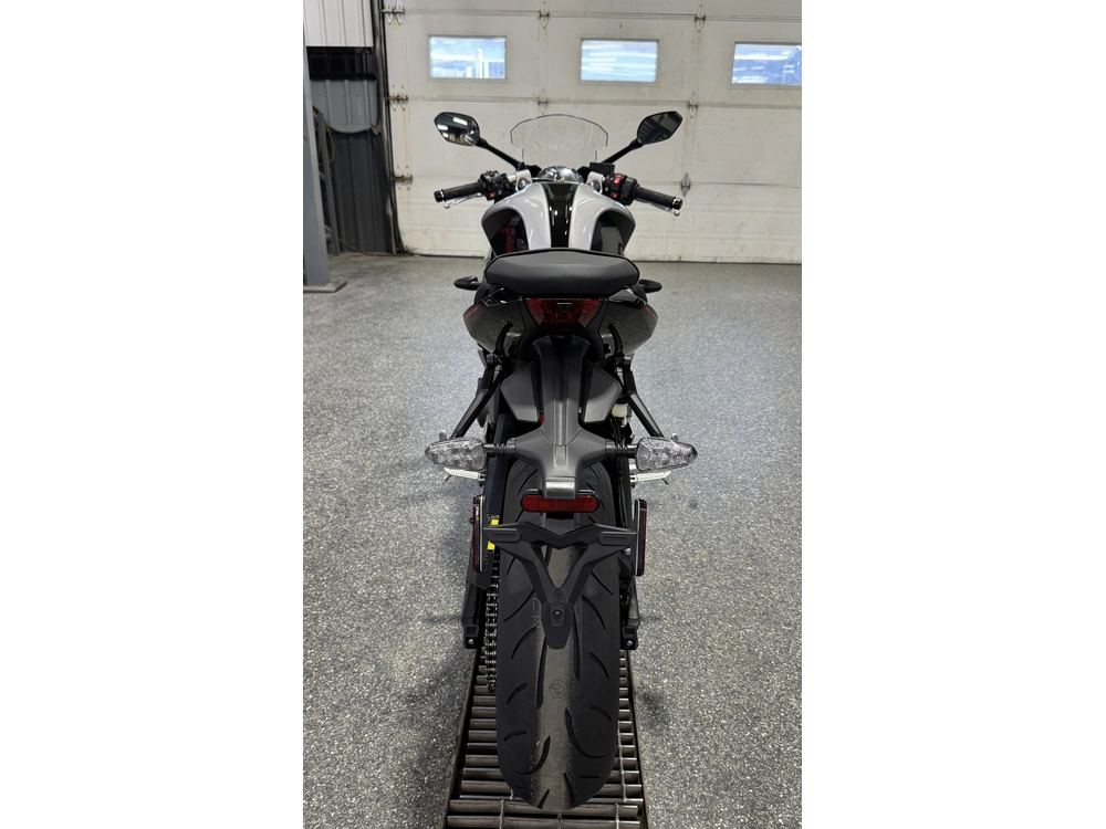 Triumph Daytona 660 Argent 2026 alt