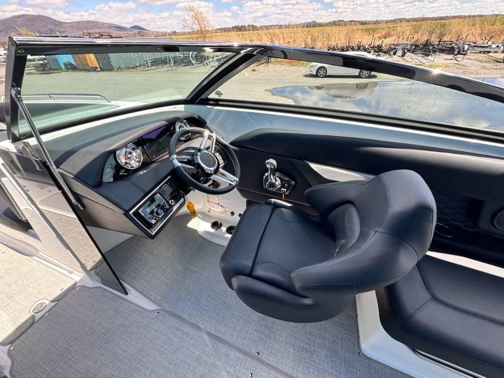 2024 Four Winns Hd8 Mercruiser 6.2l / Bravo 3 alt