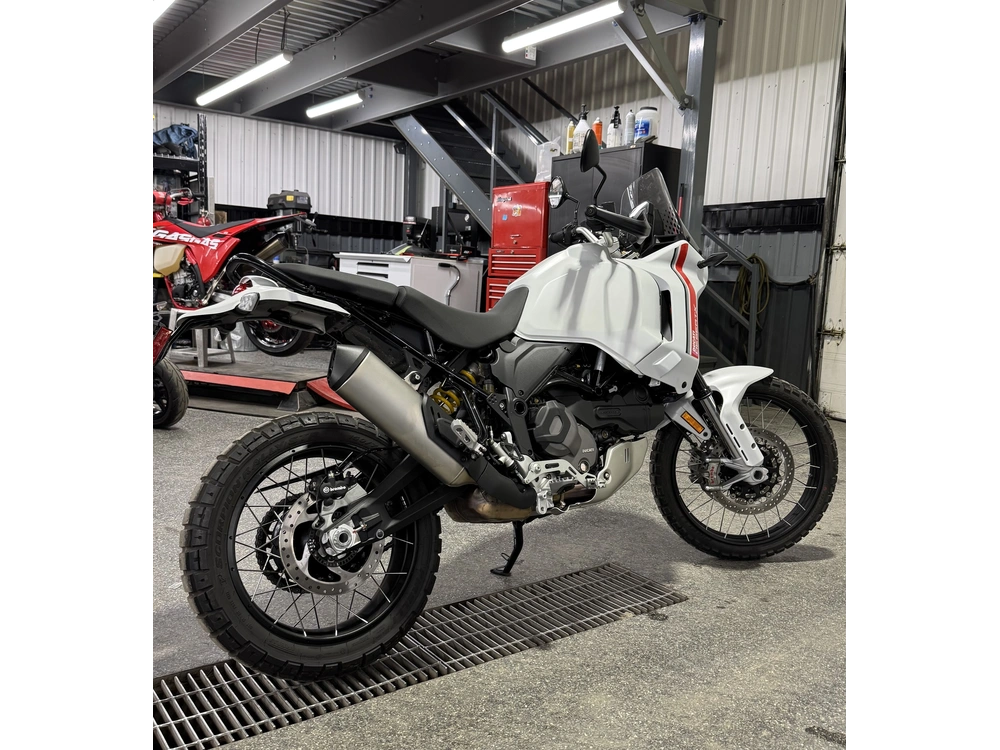 2023 Ducati Desert X alt