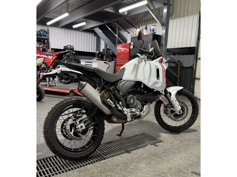 2023 Ducati DESERT X thumbnail 2