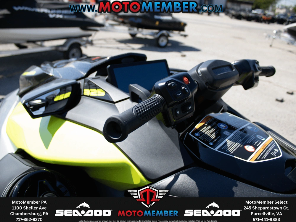 2026 Sea-doo Rxp-x™ 325 Tech, Brp Premium Audio, Ibr Ice Metal / Manta Green alt