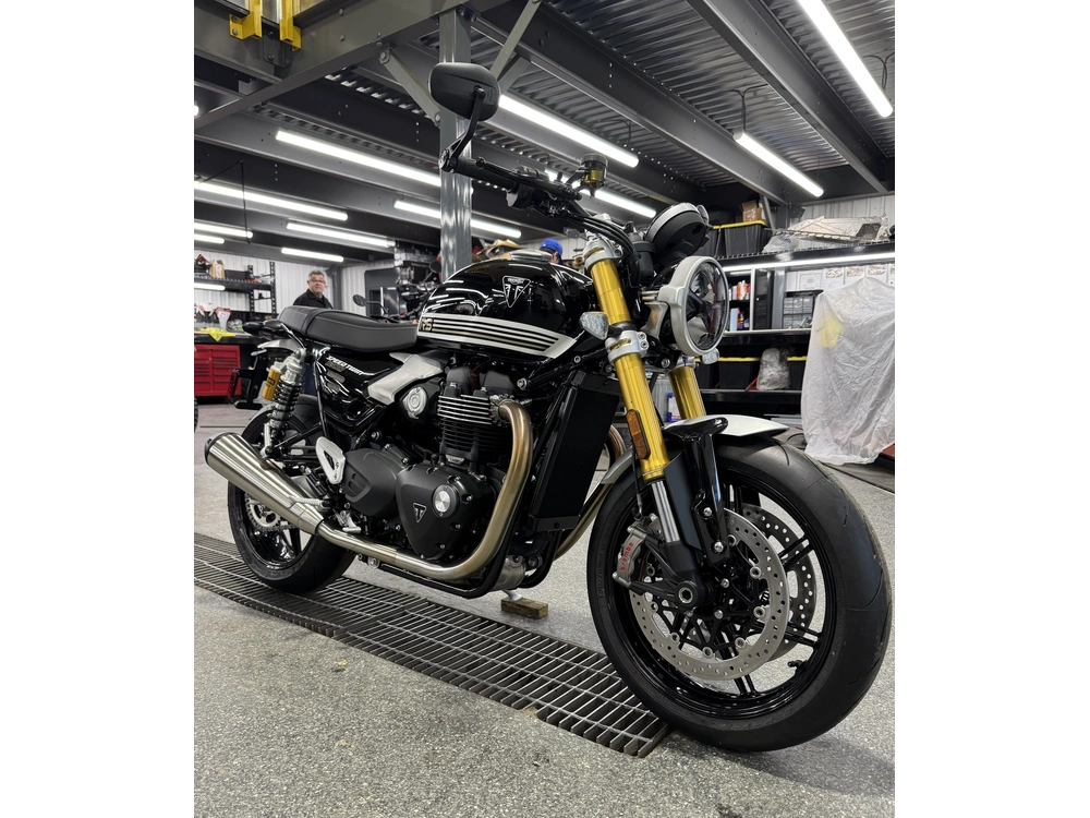 Triumph Speed Twin 1200 Rs 2026 alt