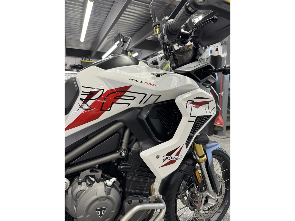 Triumph Tiger 1200 Desert Ed 2026 alt