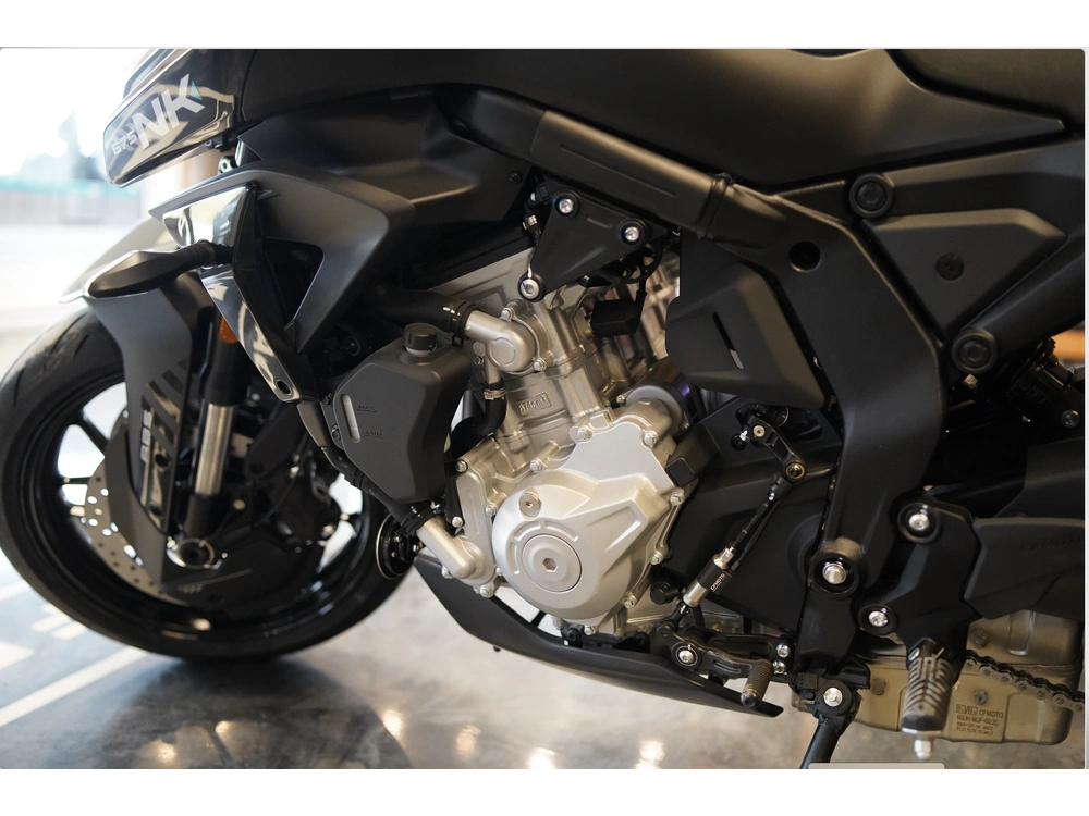 Cfmoto 675 Nk 2026 alt