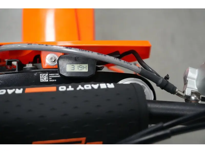 2025 KTM 250 SX-F thumbnail 6