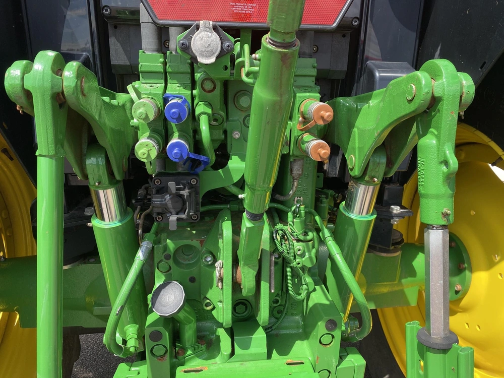 John Deere 6110m 2023 alt