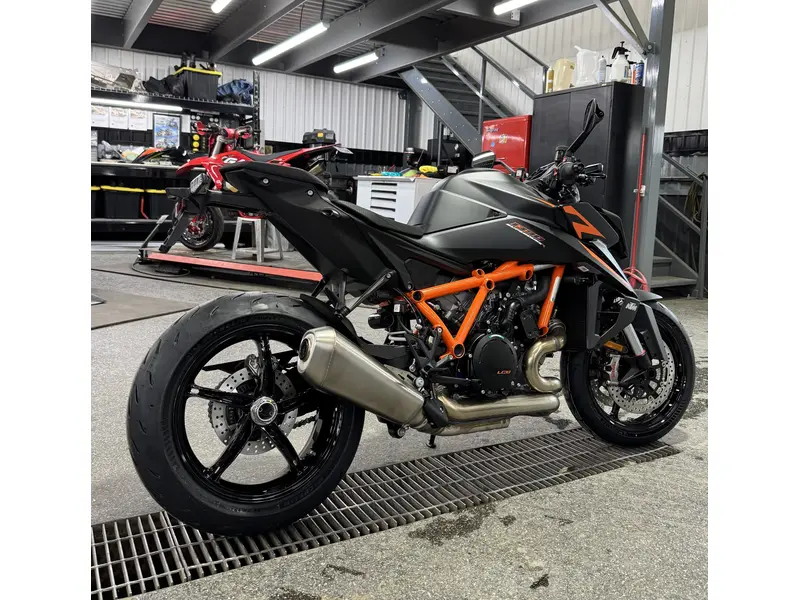 2026 KTM 1390 R EVO thumbnail 2