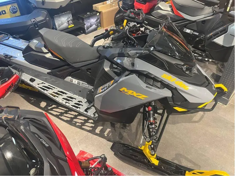 Ski-Doo MXZ ADRENALINE W/BLIZZARD PKG 850 E-TEC 137 with Ice Ripper XT 1.25" Track 2026