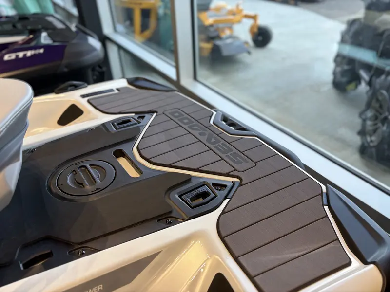 2025 Sea-Doo GTX LIMITED 325 thumbnail 6