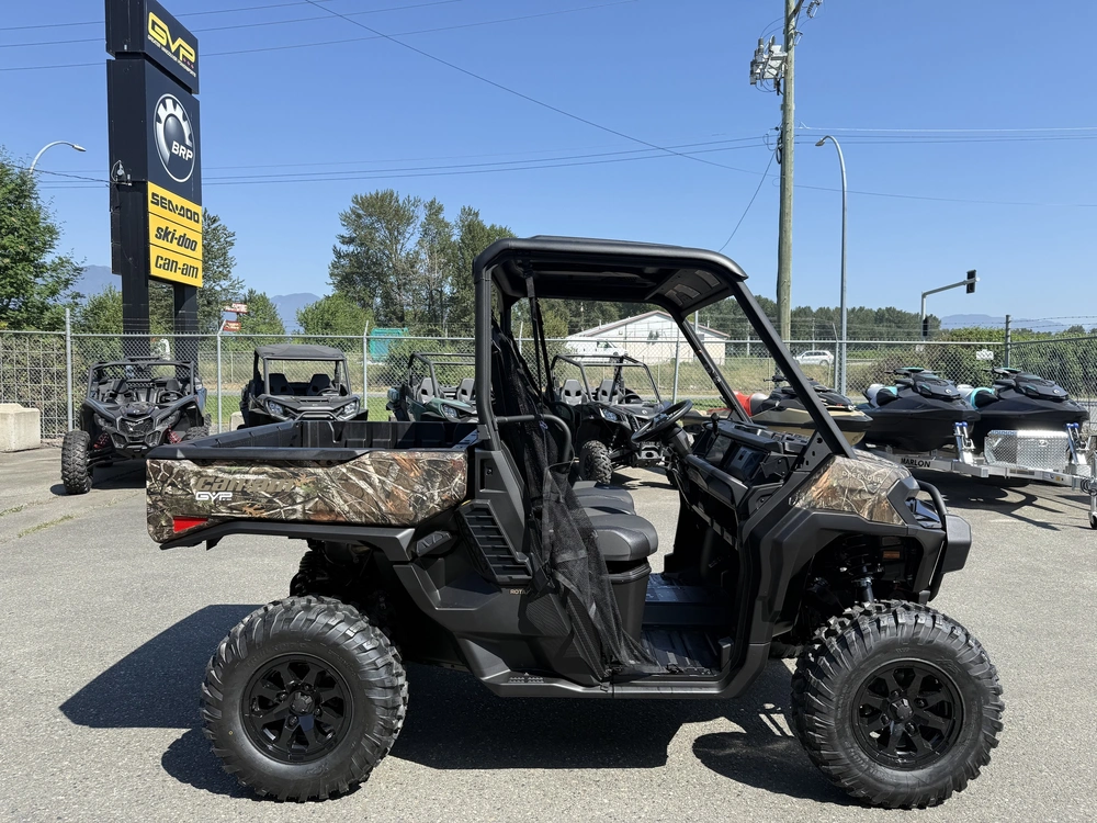2026 Can-am Defender Xt Hd11 With 10.25' Infotainment alt
