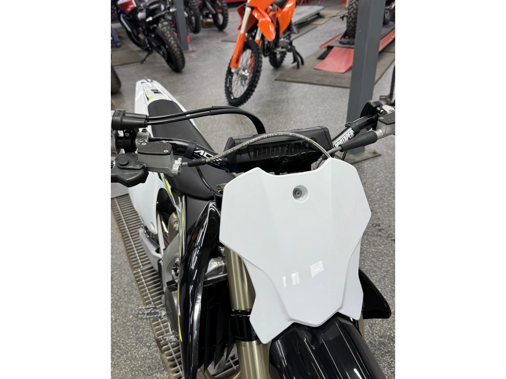 Triumph Tf 250-x 2026 alt