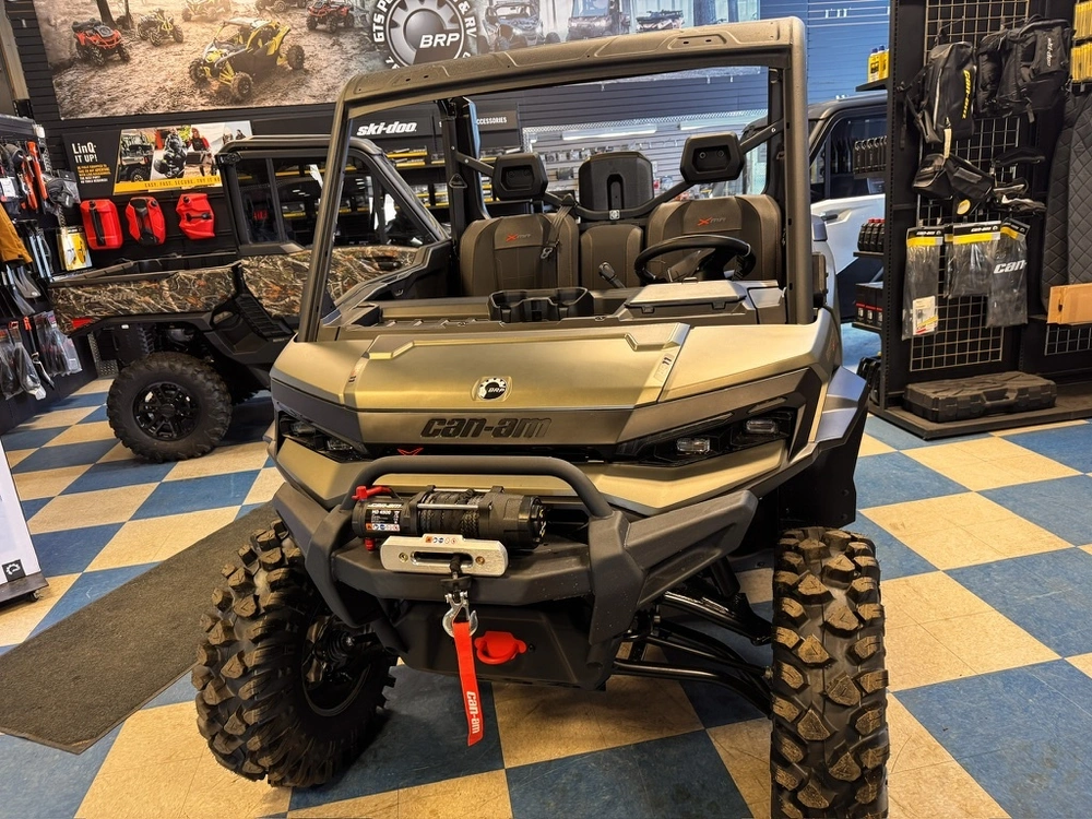 2026 Can-am 8yta Defender X Mr Hd11 With Half Doors alt