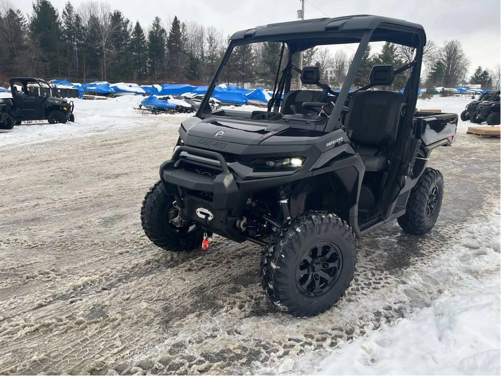 2026 Can-am Defender Xt Hd11 With 10.25" Infotainment alt