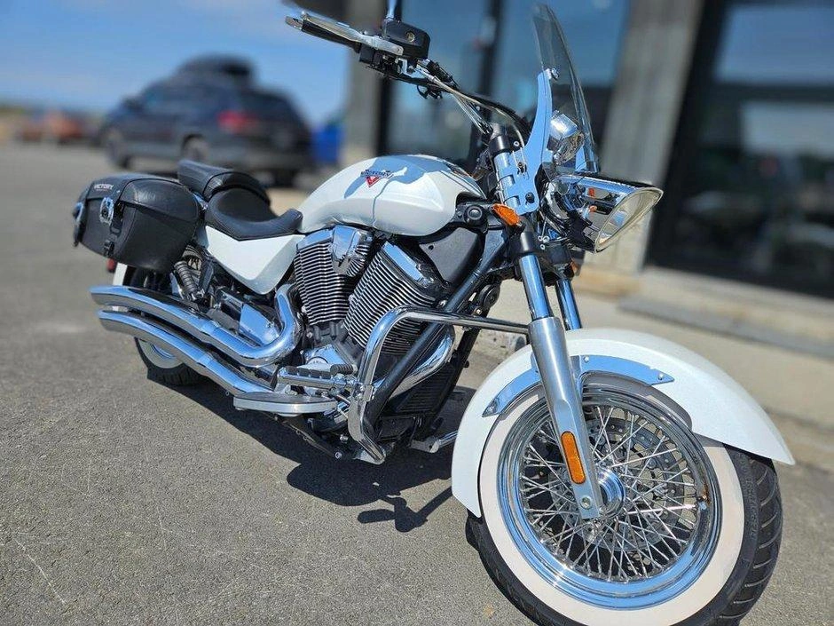 Victory Motorcycles Victory Motorcycles Boardwalk 1700 2013 alt