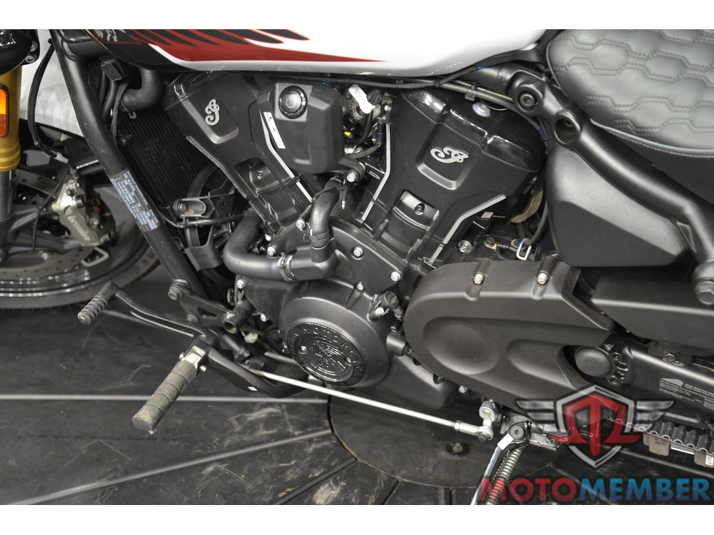 2025 Indian Motorcycle 101 Scout Ghost White Metallic With Graphics alt
