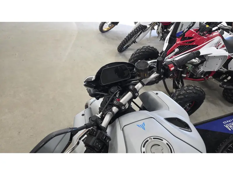 2026 Yamaha MT-10 thumbnail 3