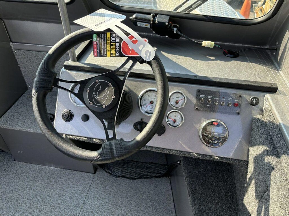2025 Crestliner 1850 Commander Elite W/150 Pro Xs & Deluxe Trailer alt