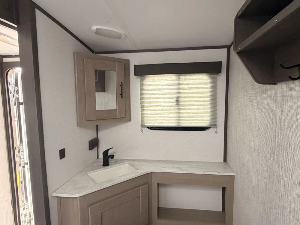 2022 Shadow Cruiser Id260rbs Shadow Cruiser Ultra Lite alt