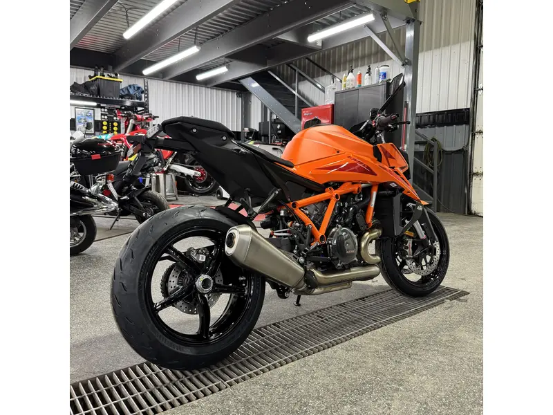 2026 KTM 1390 R EVO thumbnail 2