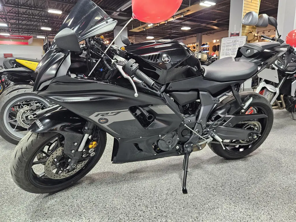 Yamaha YZF-R7 2025