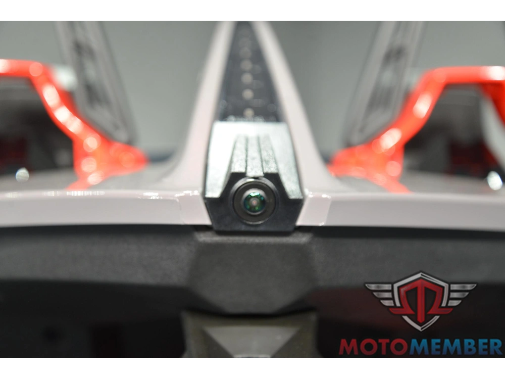 2026 Slingshot R Autodrive alt