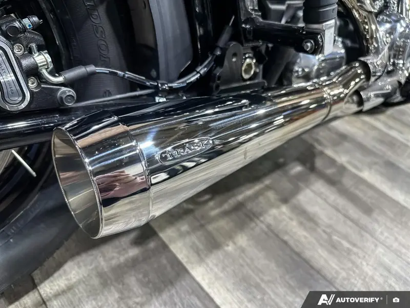 2025 Harley-Davidson FXBB - Street Bob® thumbnail 10