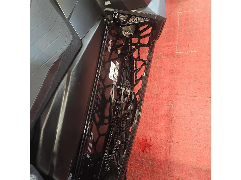 2025 Polaris 650 Indy Adventure 137 alt