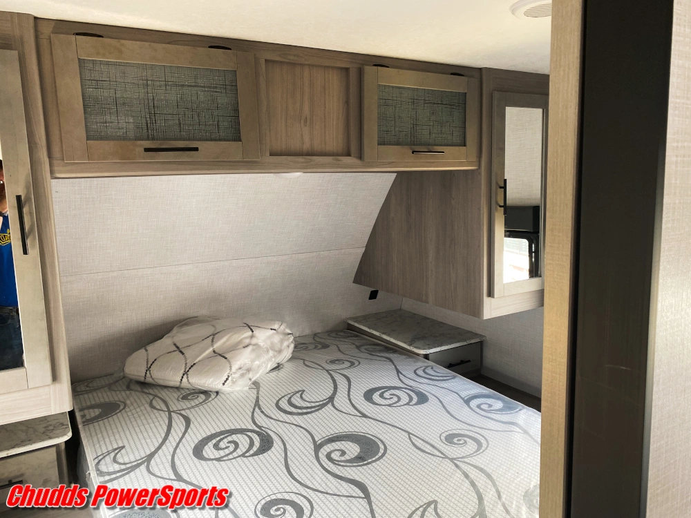 2022 Dutchmen Coleman Light 2455bh alt