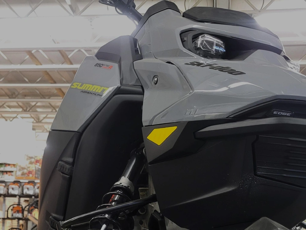 2026 Ski-doo Summit Adrenaline W/ Edge Pkg - 165" alt