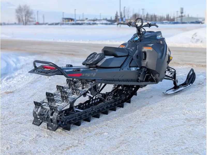 2026 Ski-Doo SUMMIT ADR w/ EDGE Pkg 154 850 E-TEC Turbo R PowderMax X-Light FlexEdge 3.0" SHOT