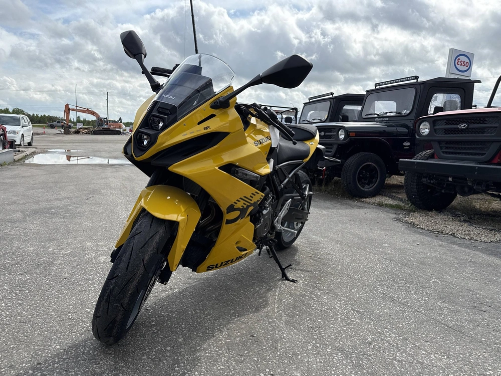 2025 Suzuki Gsx-8r alt