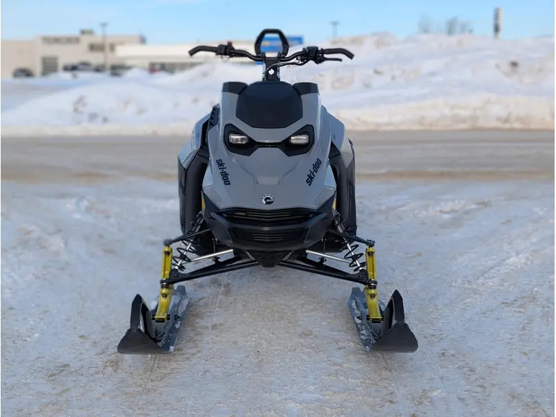 2026 Ski-Doo SUMMIT ADR w/ EDGE Pkg 146 850 E-TEC PowderMax FlexEdge 2.5" SHOT